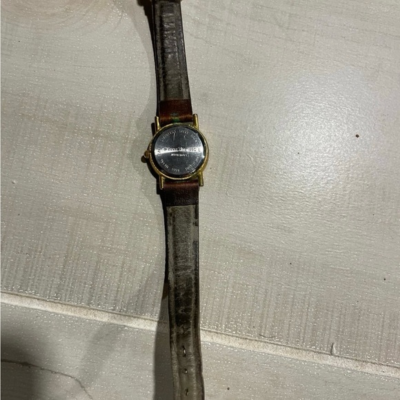 Vintage Y2K Guess embossed Gold and Brown Leather Watch - Picture 4 of 4